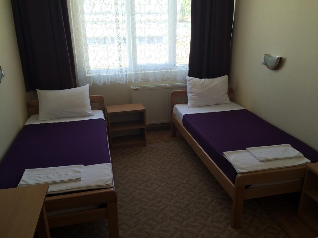 Garni Hotel Alma Pirot Habitación foto